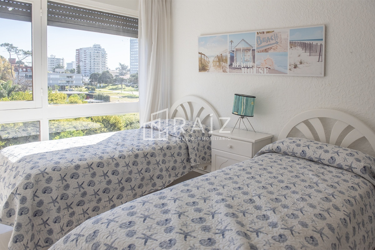 Apartamento ID.11208 - Apartamento en Venta de 2 dormitorios en Edificio Panorama , Punta del este 