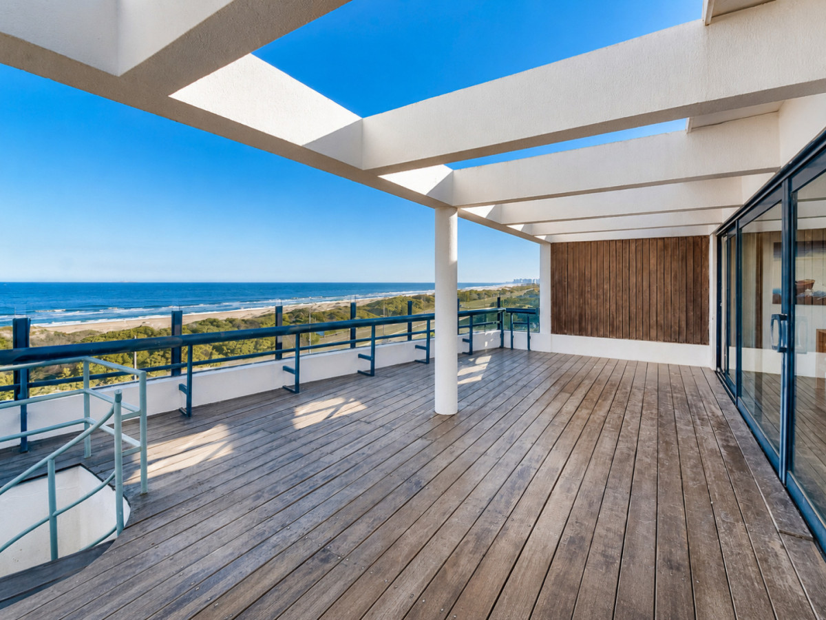 VENTA APARTAMENTO PENTHOUSE 2 DORMITORIOS Y DEPENDENCIA PLAYA BRAVA