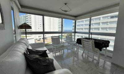 Vende apartamento de 3 dormitorios en Mansa, Punta del Este.