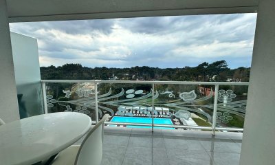 Vende apartamento de 2 dormitorios en Roosevelt Punta del Este.