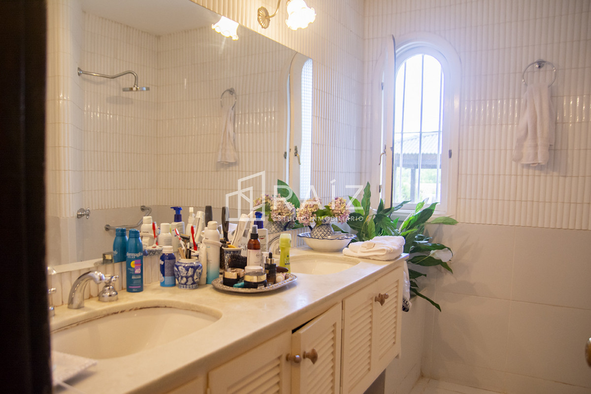 Casa ID.11841 - VENTA CASA 3 DORMITORIOS JARDINES DE CORDOBA