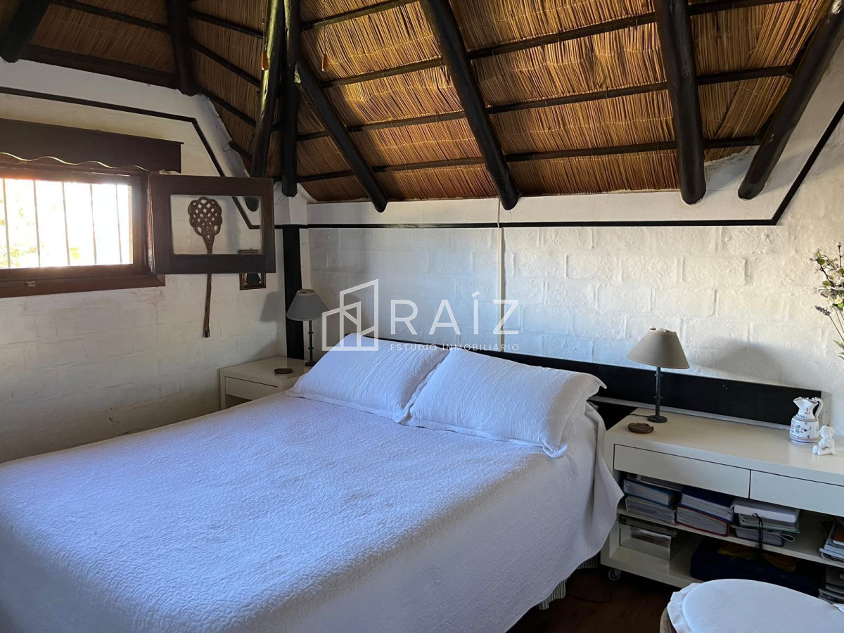 Casa ID.11284 - Hermosa cabaña de 4 dormitorios en venta a metros de Playa Mansa, Punta del Este