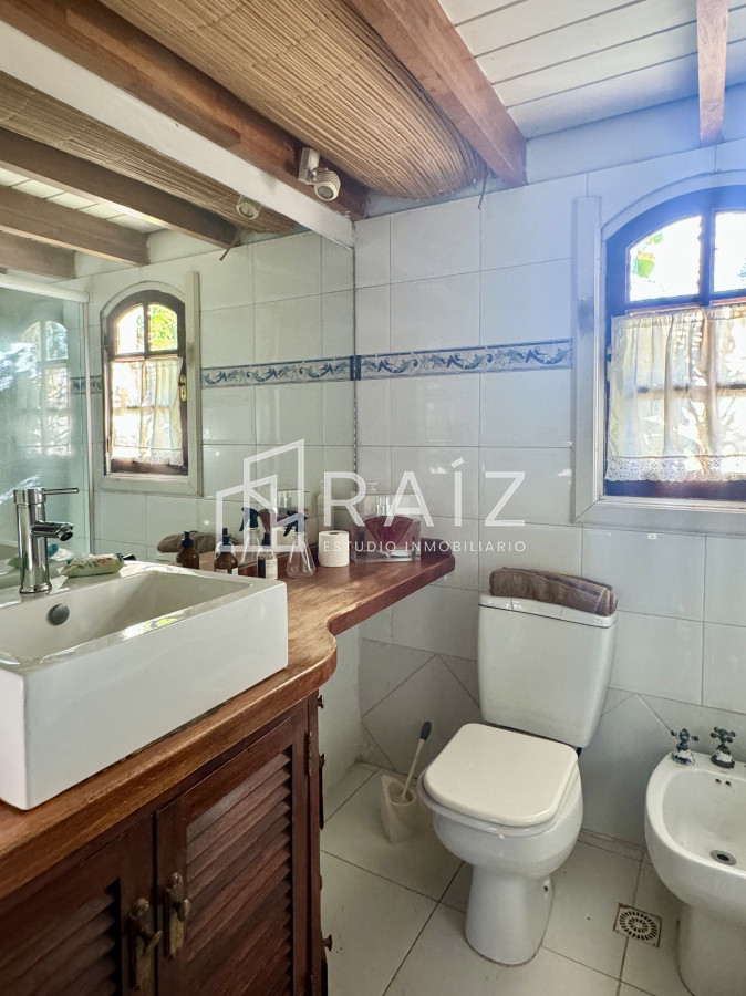 Casa ID.12339 - En venta casa en Pinares de 3 dormitorios y amplios espacios.