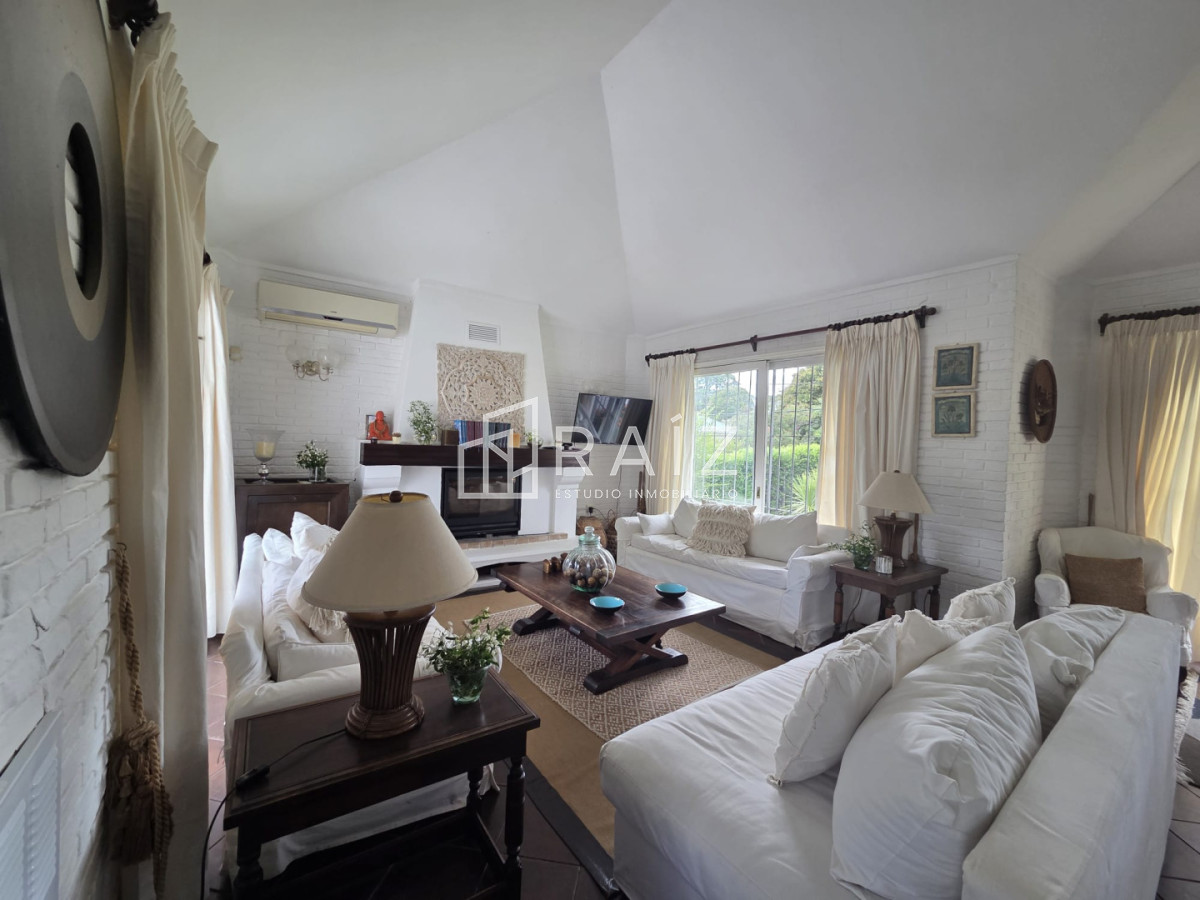 Casa ID.11841 - VENTA CASA 3 DORMITORIOS JARDINES DE CORDOBA