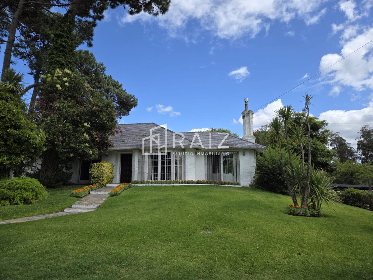 Casa ID.11841 - VENTA CASA 3 DORMITORIOS JARDINES DE CORDOBA