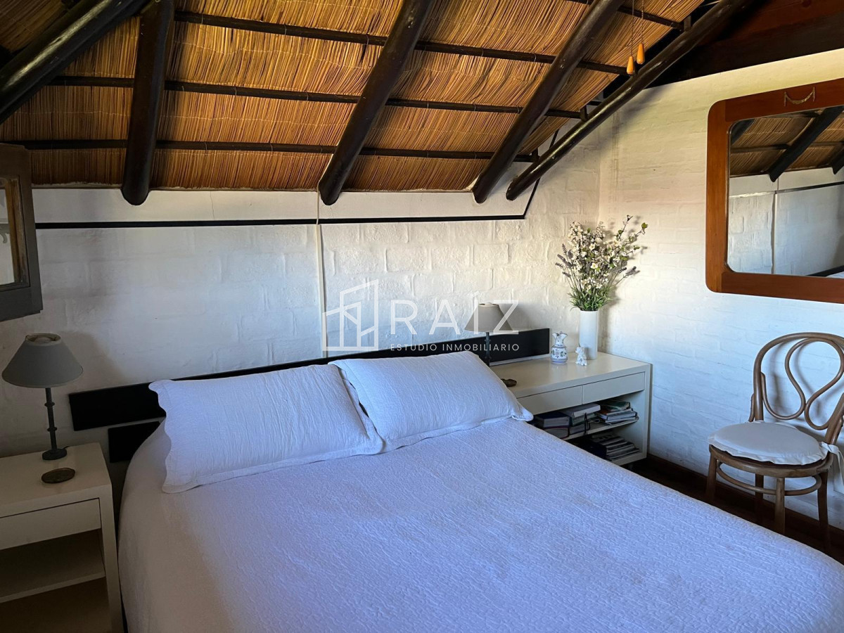 Casa ID.11284 - Hermosa cabaña de 4 dormitorios en venta a metros de Playa Mansa, Punta del Este