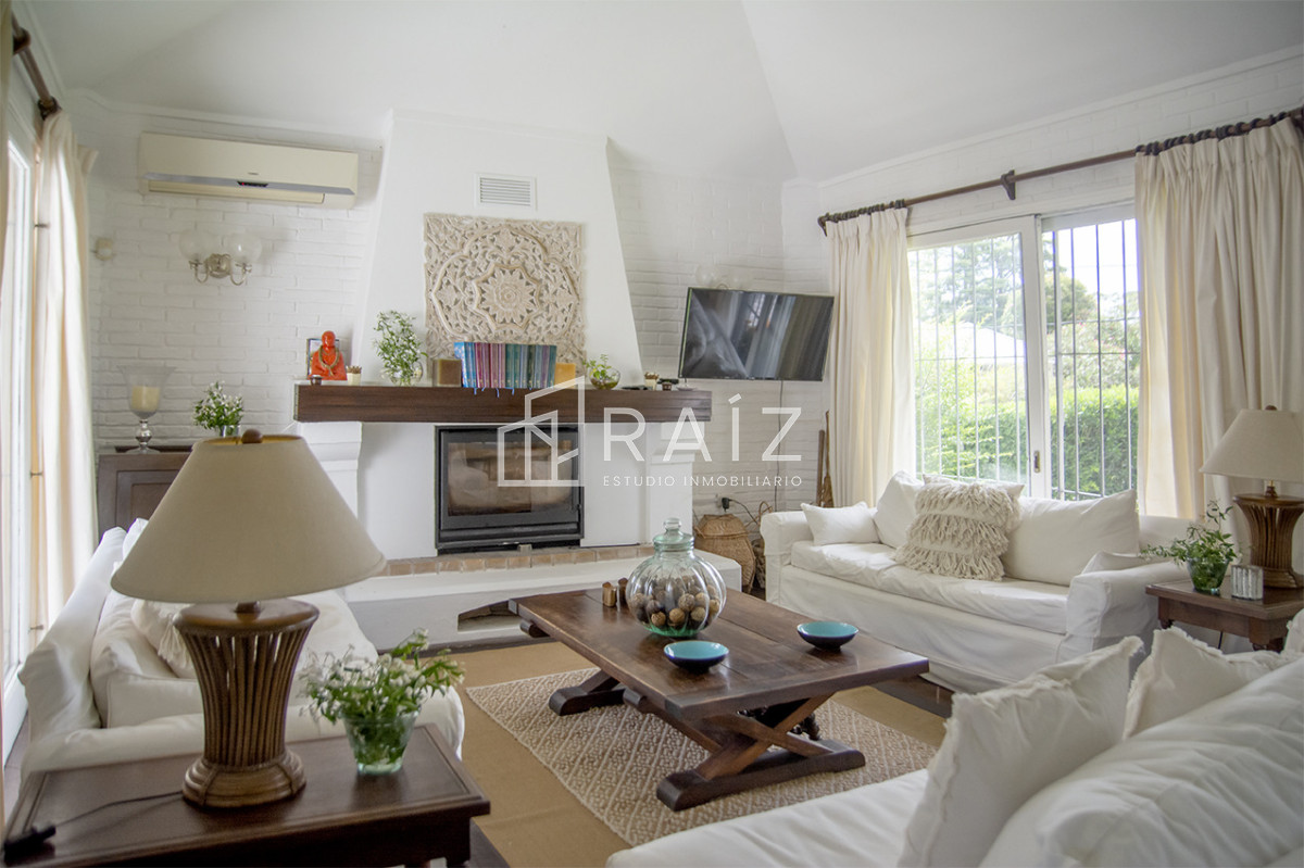 Casa ID.11841 - VENTA CASA 3 DORMITORIOS JARDINES DE CORDOBA