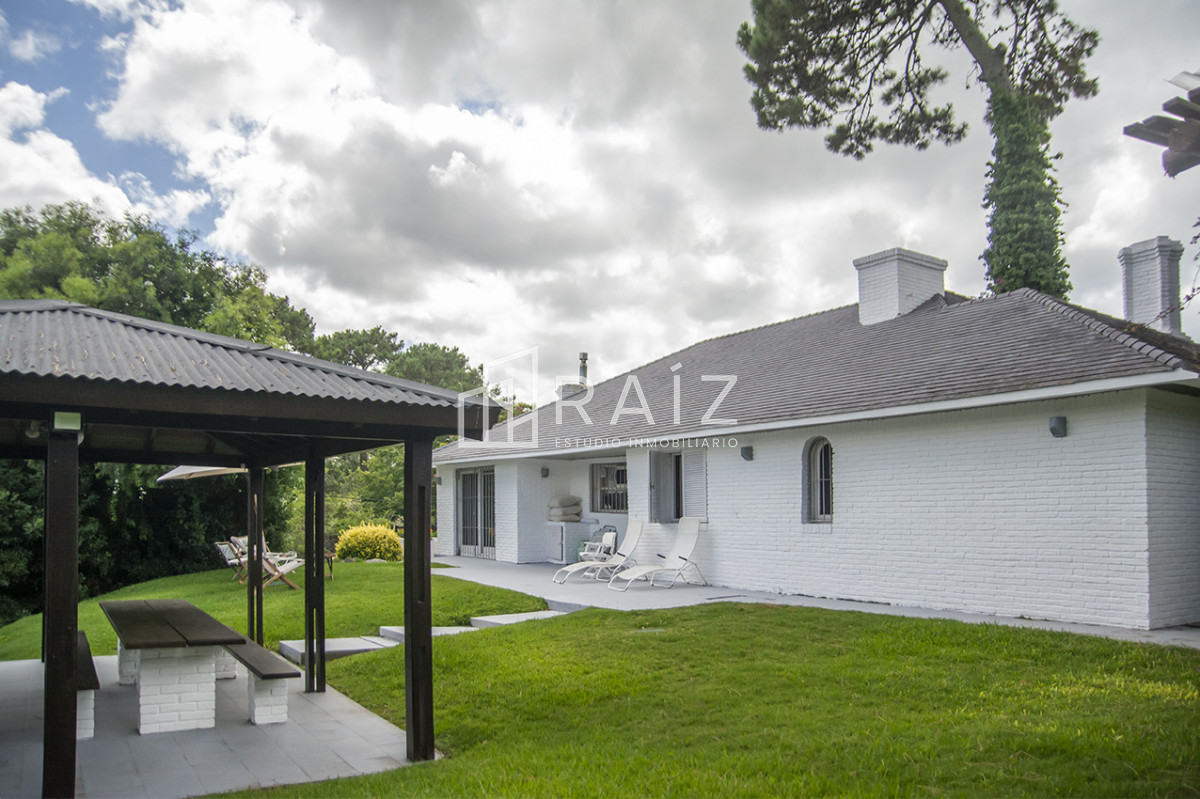 Casa ID.11841 - VENTA CASA 3 DORMITORIOS JARDINES DE CORDOBA