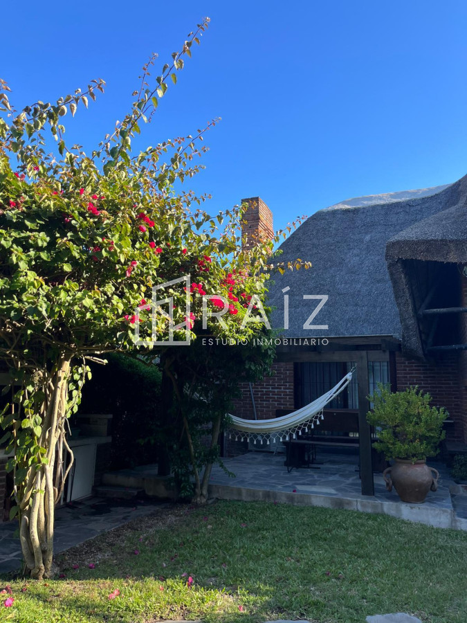 Casa ID.11284 - Hermosa cabaña de 4 dormitorios en venta a metros de Playa Mansa, Punta del Este