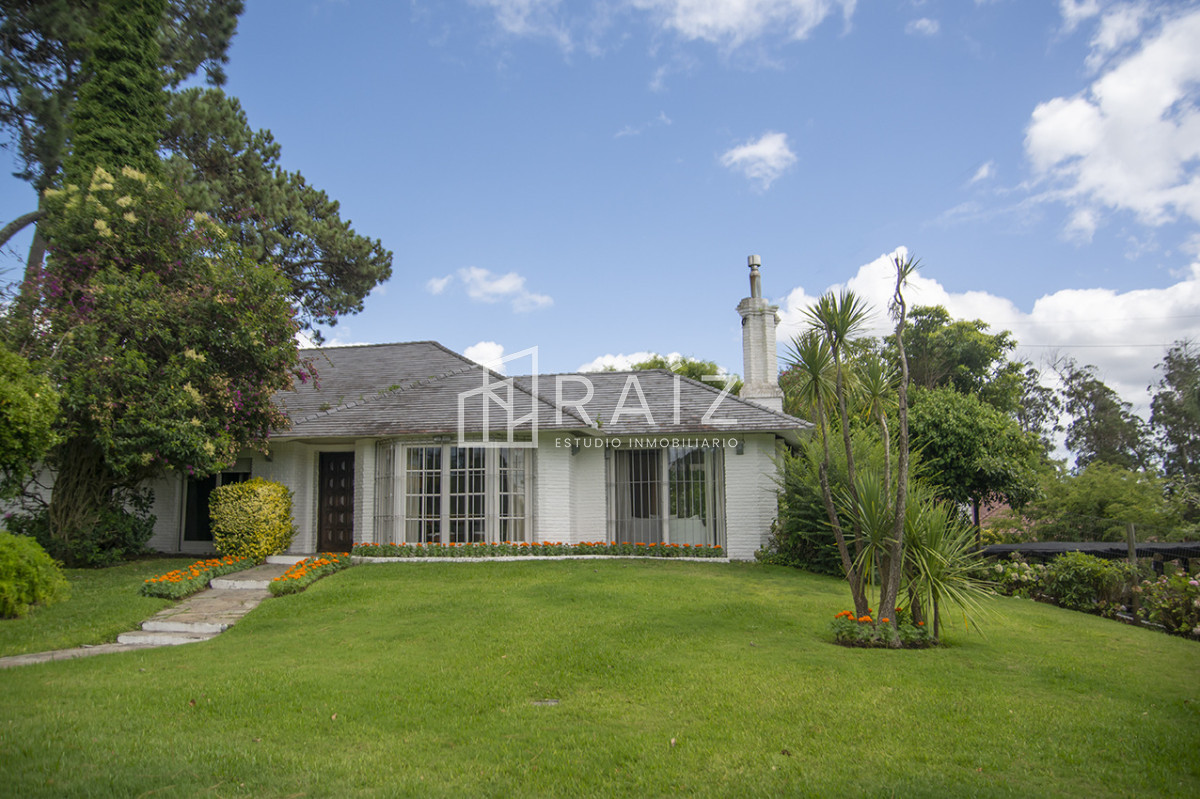 Casa ID.11841 - VENTA CASA 3 DORMITORIOS JARDINES DE CORDOBA