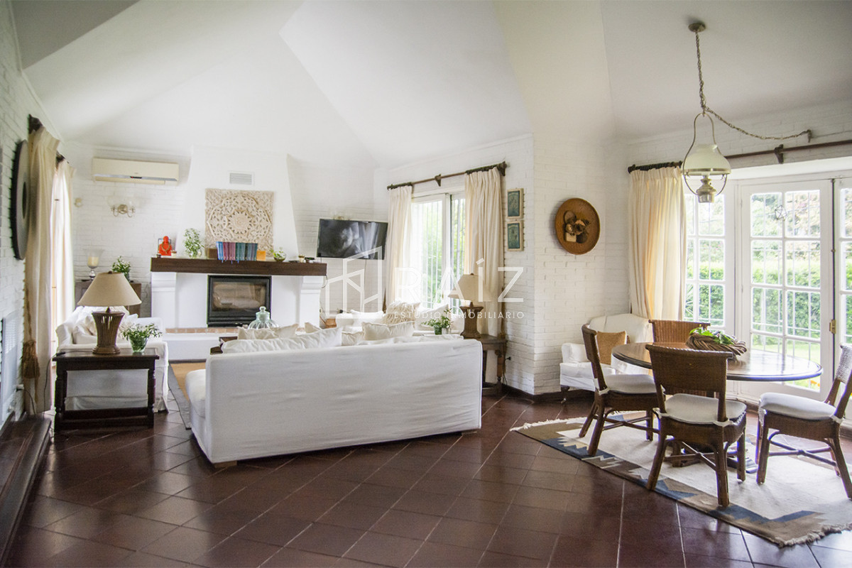 Casa ID.11841 - VENTA CASA 3 DORMITORIOS JARDINES DE CORDOBA