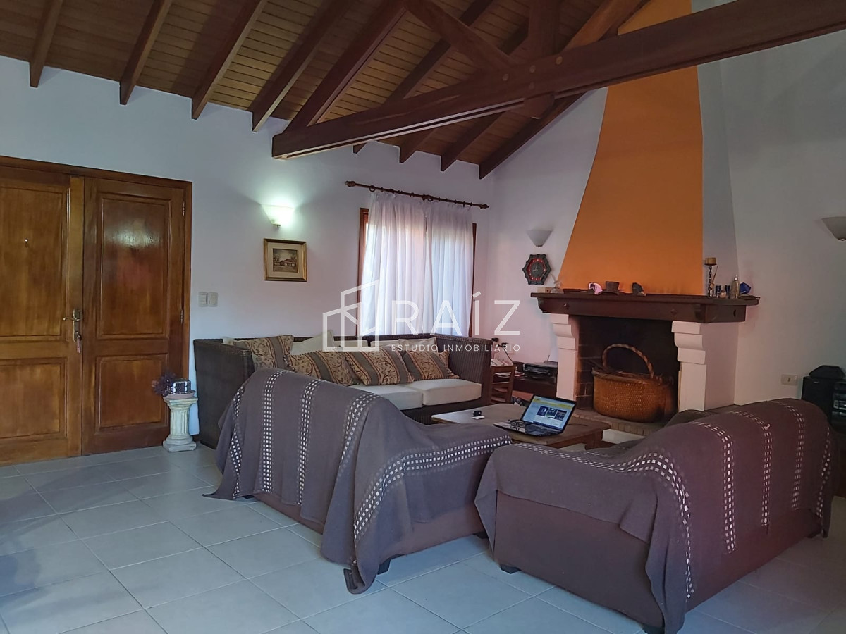 Casa ID.11840 - VENTA CASA 5 DORMITORIOS BEVERLY HILLS