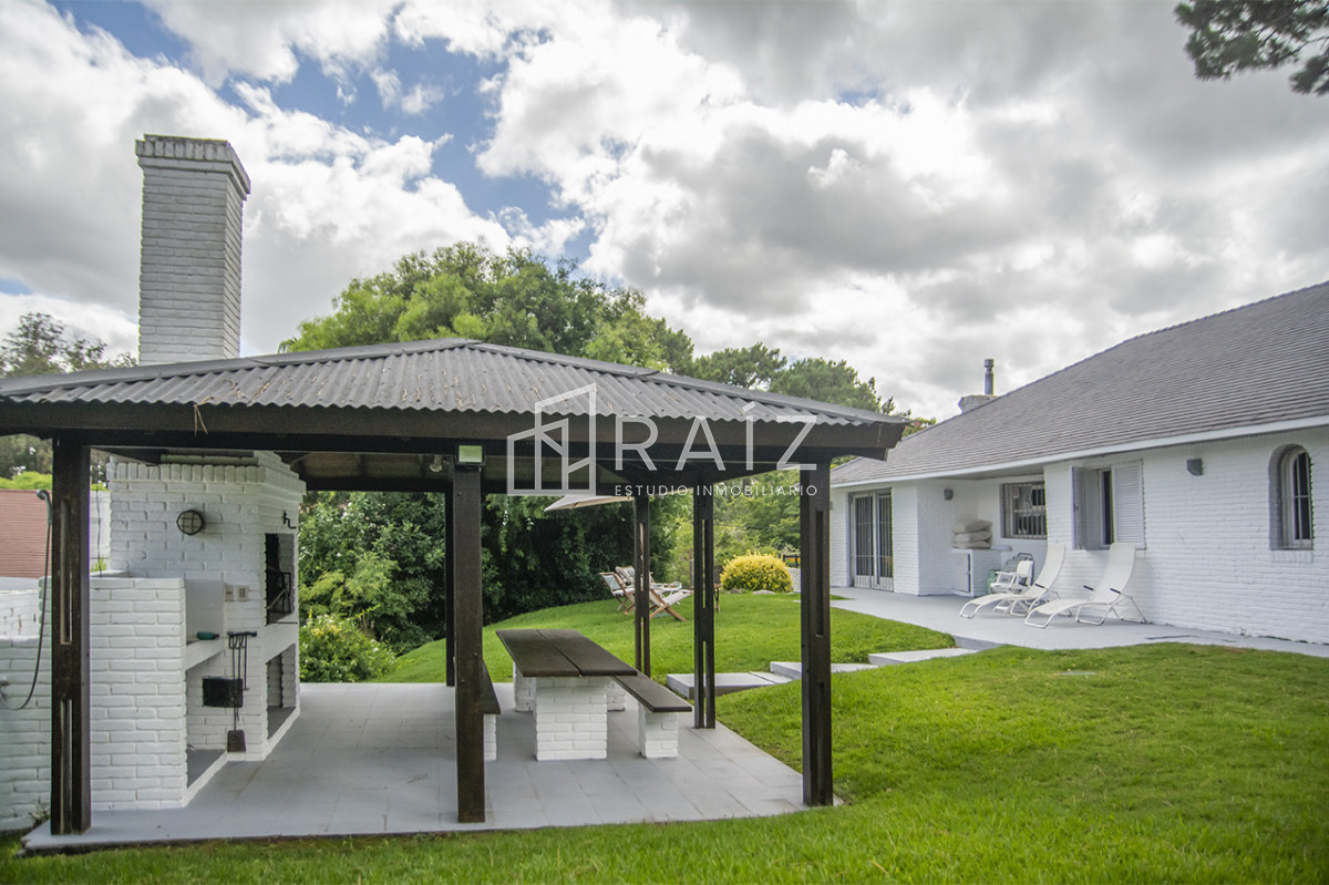 Casa ID.11841 - VENTA CASA 3 DORMITORIOS JARDINES DE CORDOBA