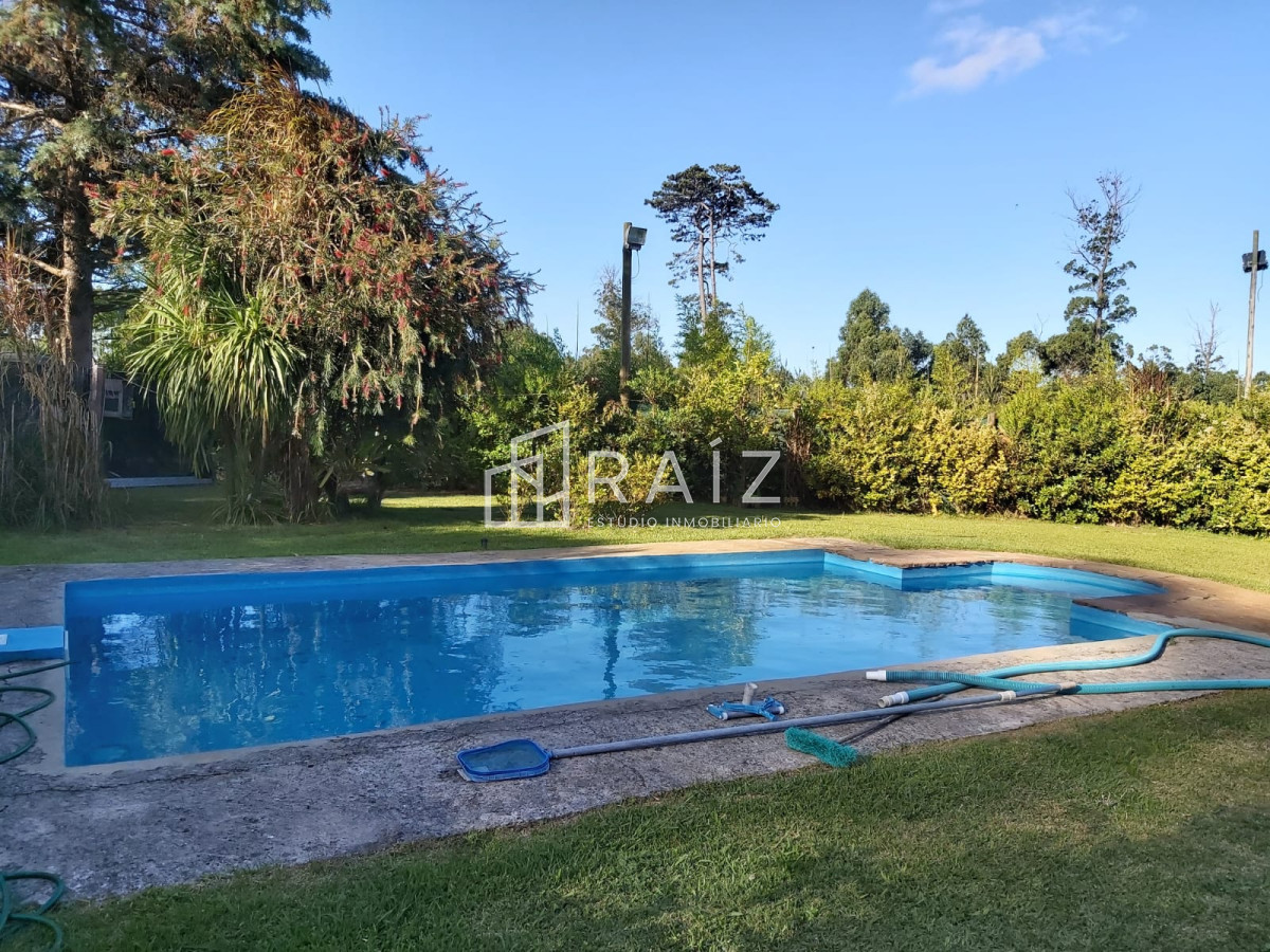 Casa ID.11840 - VENTA CASA 5 DORMITORIOS BEVERLY HILLS