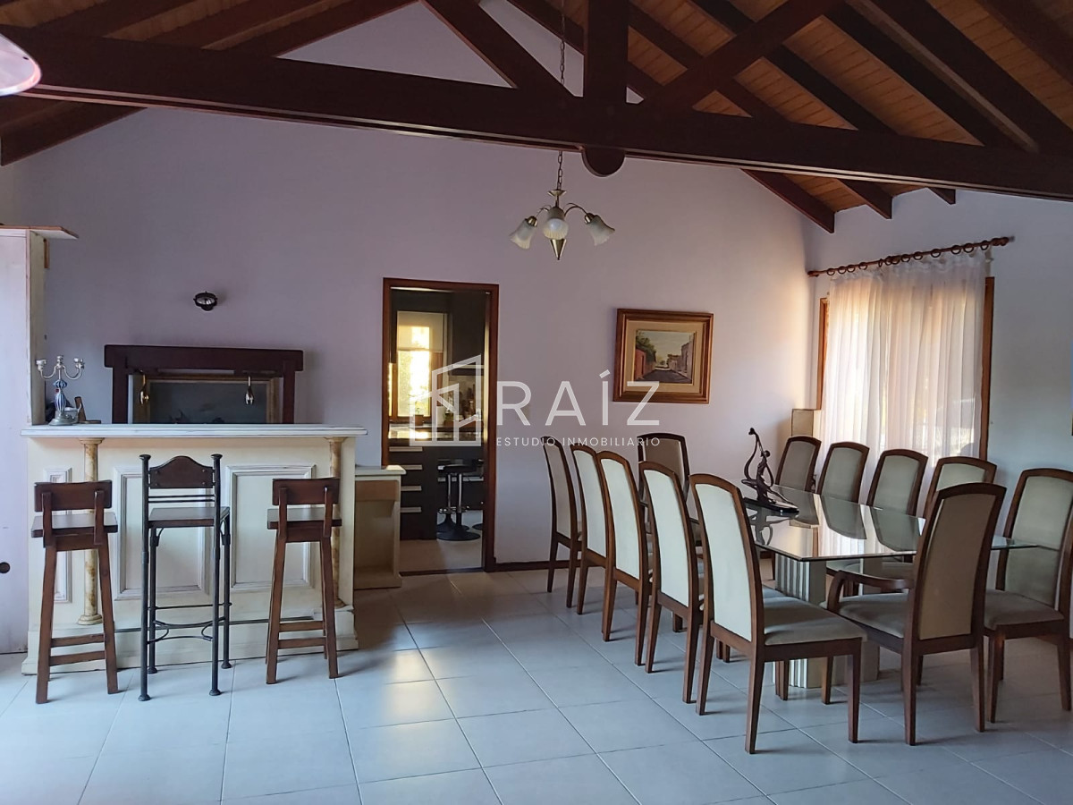 Casa ID.11840 - VENTA CASA 5 DORMITORIOS BEVERLY HILLS