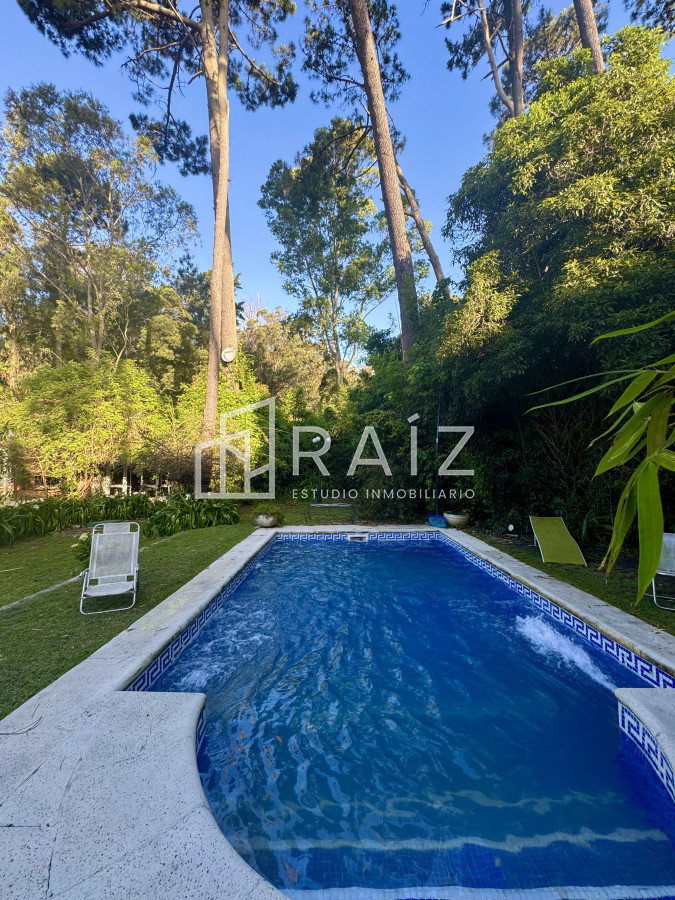 Casa ID.12339 - En venta casa en Pinares de 3 dormitorios y amplios espacios.