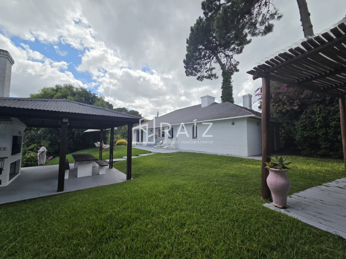 Casa ID.11841 - VENTA CASA 3 DORMITORIOS JARDINES DE CORDOBA