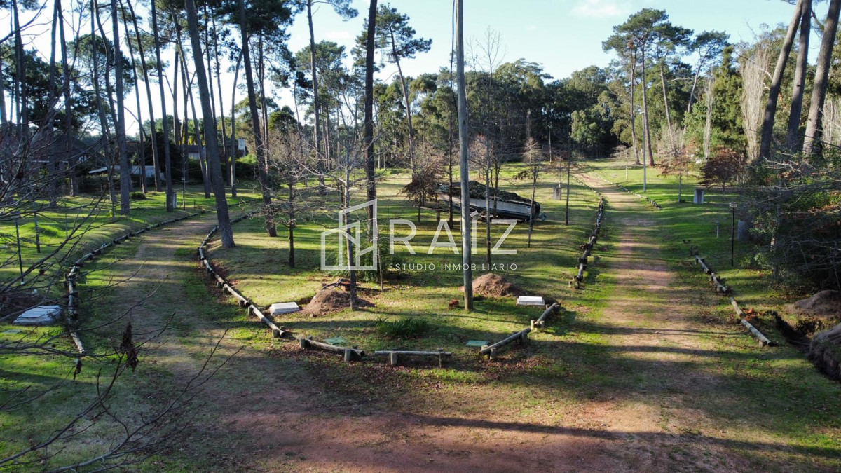 Terreno ID.12162 - En Pinares, Punta del Este vende terreno ideal para inversión 