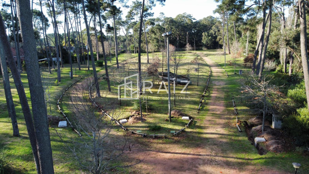Terreno ID.12162 - En Pinares, Punta del Este vende terreno ideal para inversión 