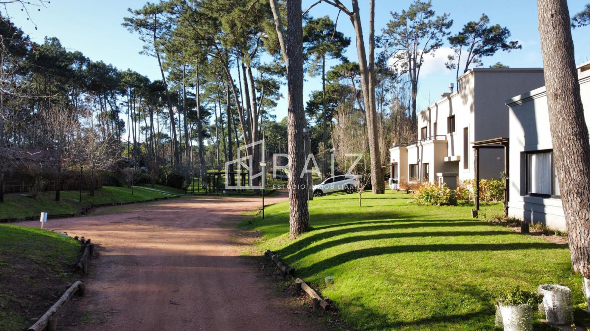 Terreno ID.12162 - En Pinares, Punta del Este vende terreno ideal para inversión 