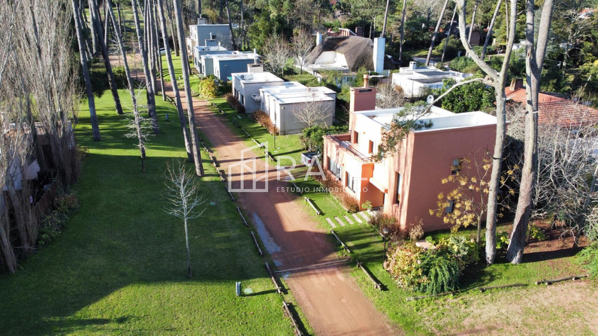 Terreno ID.12162 - En Pinares, Punta del Este vende terreno ideal para inversión 