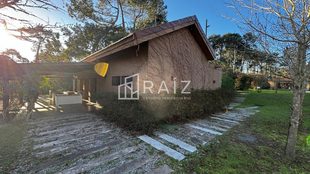 Terreno ID.12162 - En Pinares, Punta del Este vende terreno ideal para inversión 