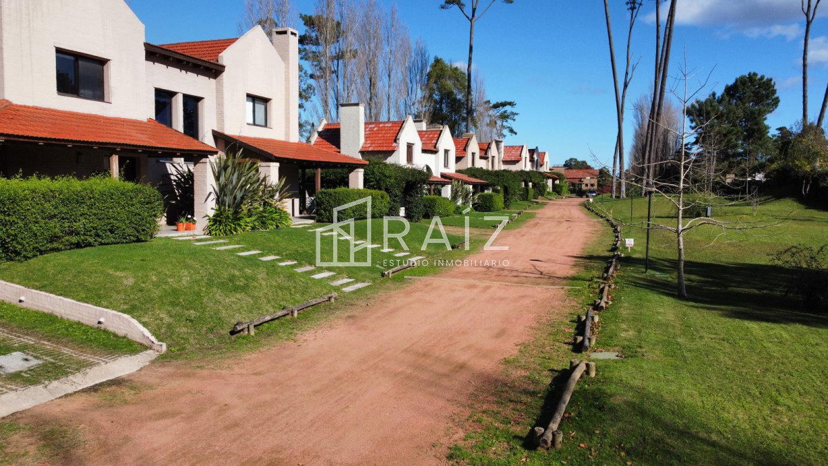 Terreno ID.12162 - En Pinares, Punta del Este vende terreno ideal para inversión 