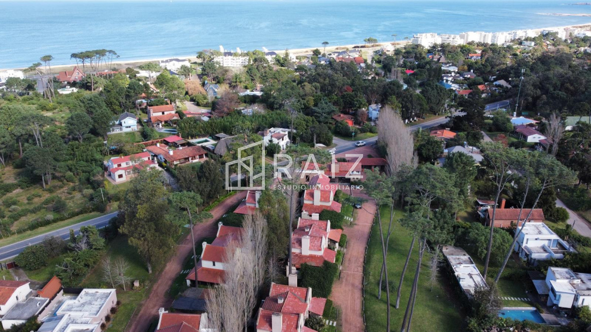 Terreno ID.12162 - En Pinares, Punta del Este vende terreno ideal para inversión 