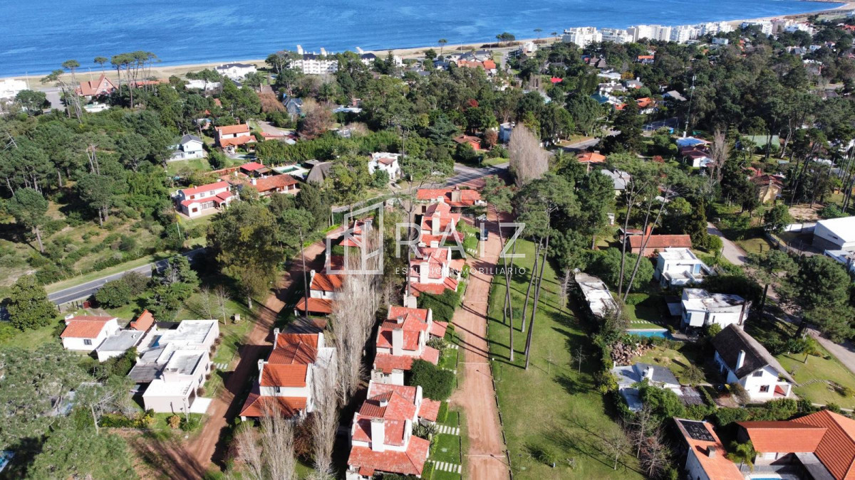 Terreno ID.12162 - En Pinares, Punta del Este vende terreno ideal para inversión 