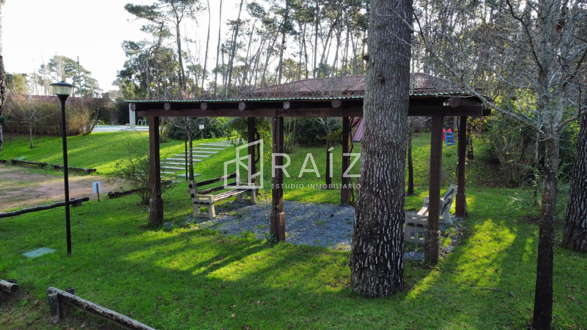 Terreno ID.12162 - En Pinares, Punta del Este vende terreno ideal para inversión 