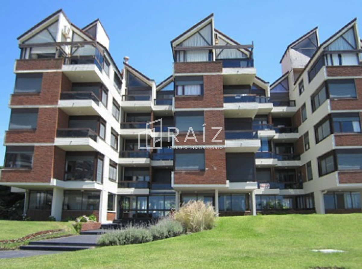 Apartamento ID.11208 - Apartamento en Venta de 2 dormitorios en Edificio Panorama , Punta del este 
