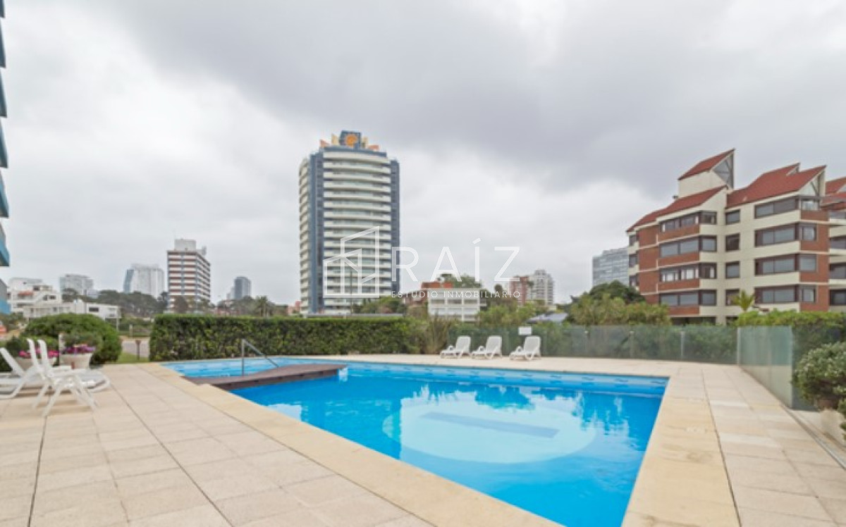 Apartamento ID.10580 - Vende departamento de 3 dormitorios en Ocean Tower, Punta del Este 
