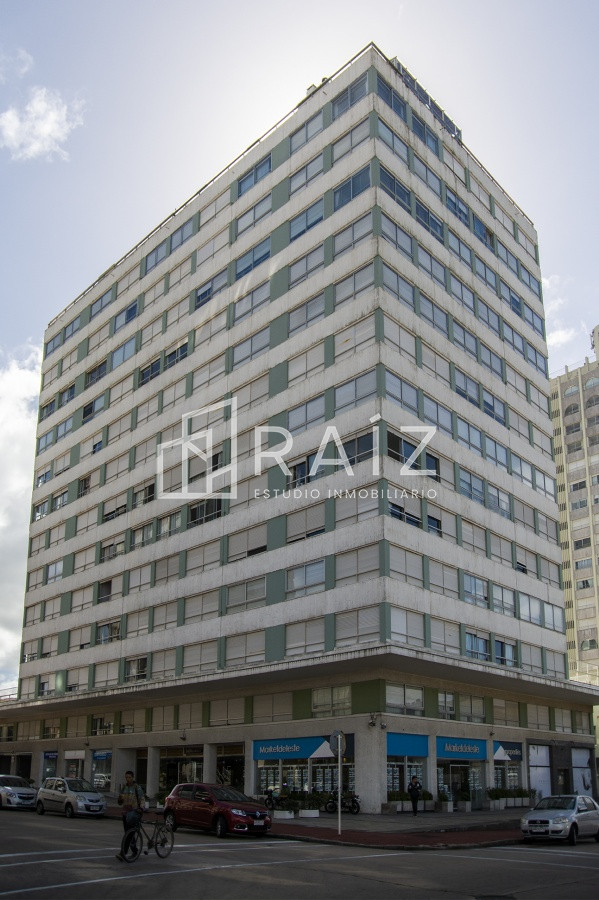 Apartamento ID.11205 - Vende y alquila apartamento de 2 dormitorios en Peninsula, Punta del Este 
