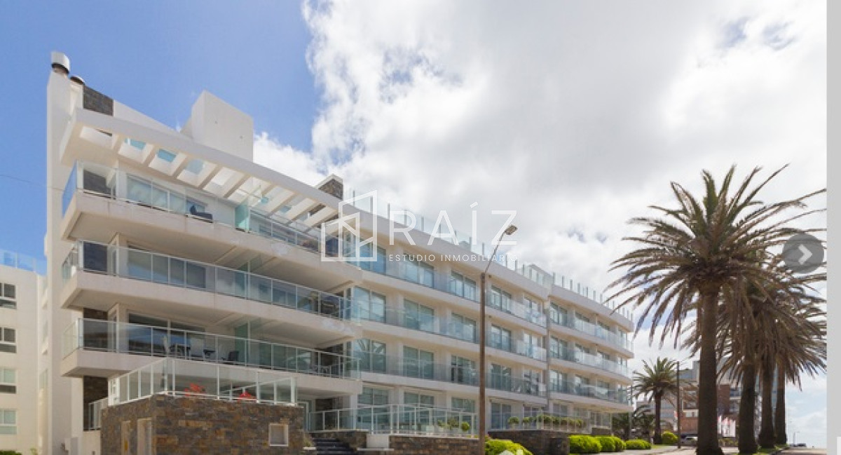 Apartamento ID.11206 - Venta Apartamento de 2 dormitorios en Península, Punta del Este