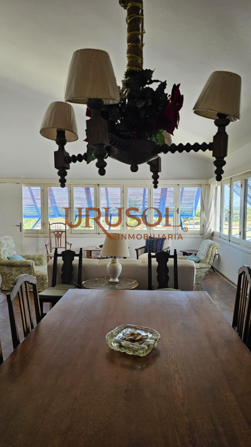 Casa ID.159 - Importante residencia frente al mar en venta.