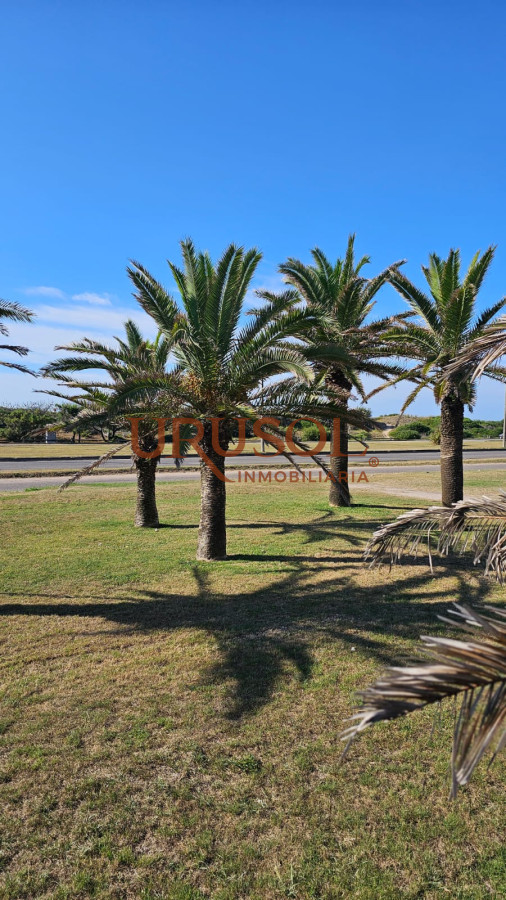 Casa ID.159 - Importante residencia frente al mar en venta.
