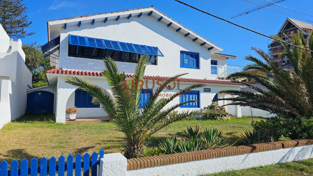 Casa ID.159 - Importante residencia frente al mar en venta.