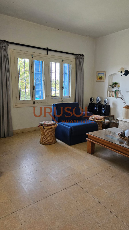 Casa ID.159 - Importante residencia frente al mar en venta.