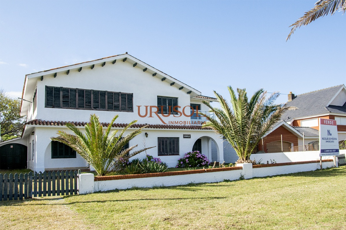 Casa ID.159 - Importante residencia frente al mar en venta.