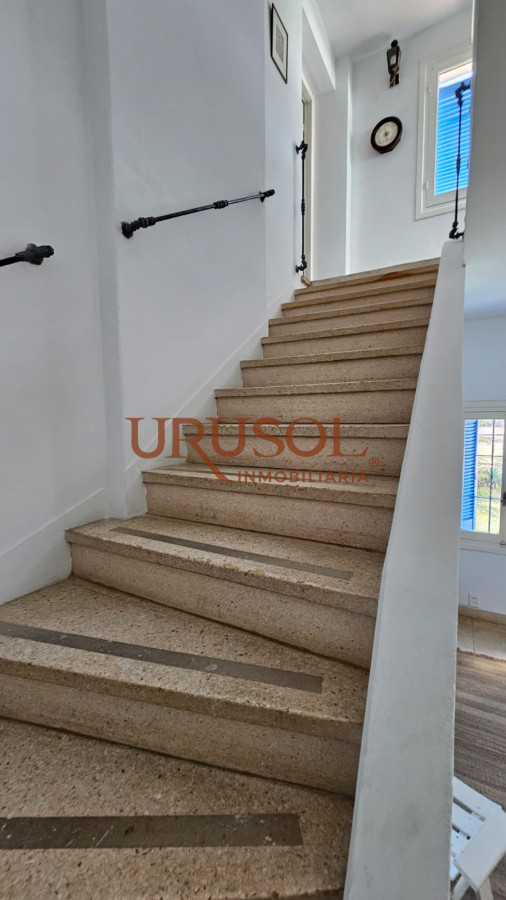 Casa ID.159 - Importante residencia frente al mar en venta.