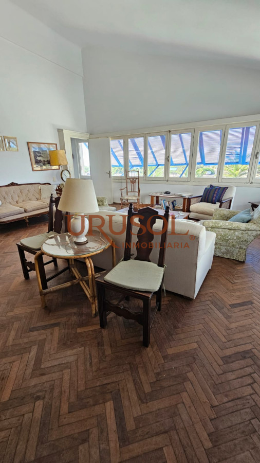 Casa ID.159 - Importante residencia frente al mar en venta.