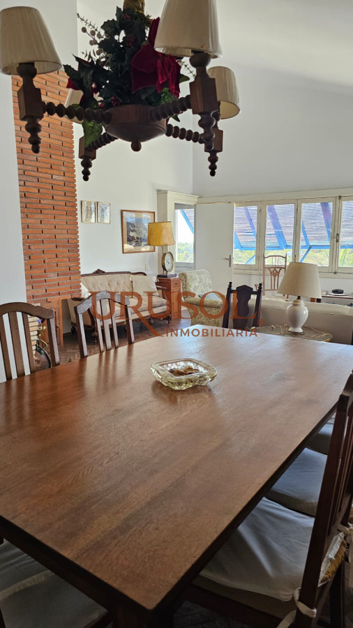 Casa ID.159 - Importante residencia frente al mar en venta.