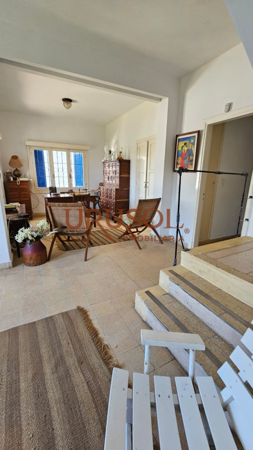 Casa ID.159 - Importante residencia frente al mar en venta.