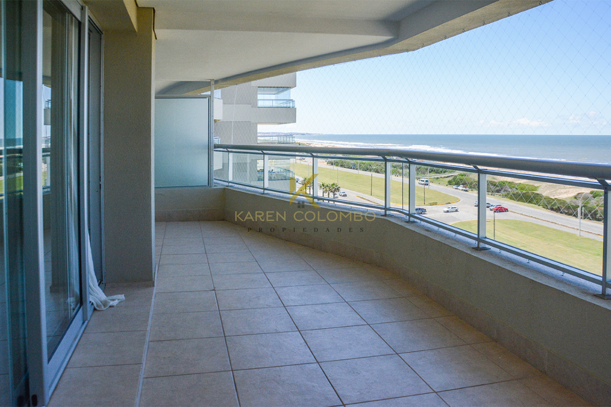 Apartamento ID.21096548 - Departamento en Torre Lobos en alquiler frente al mar, 3 dormitorios mas dependencia