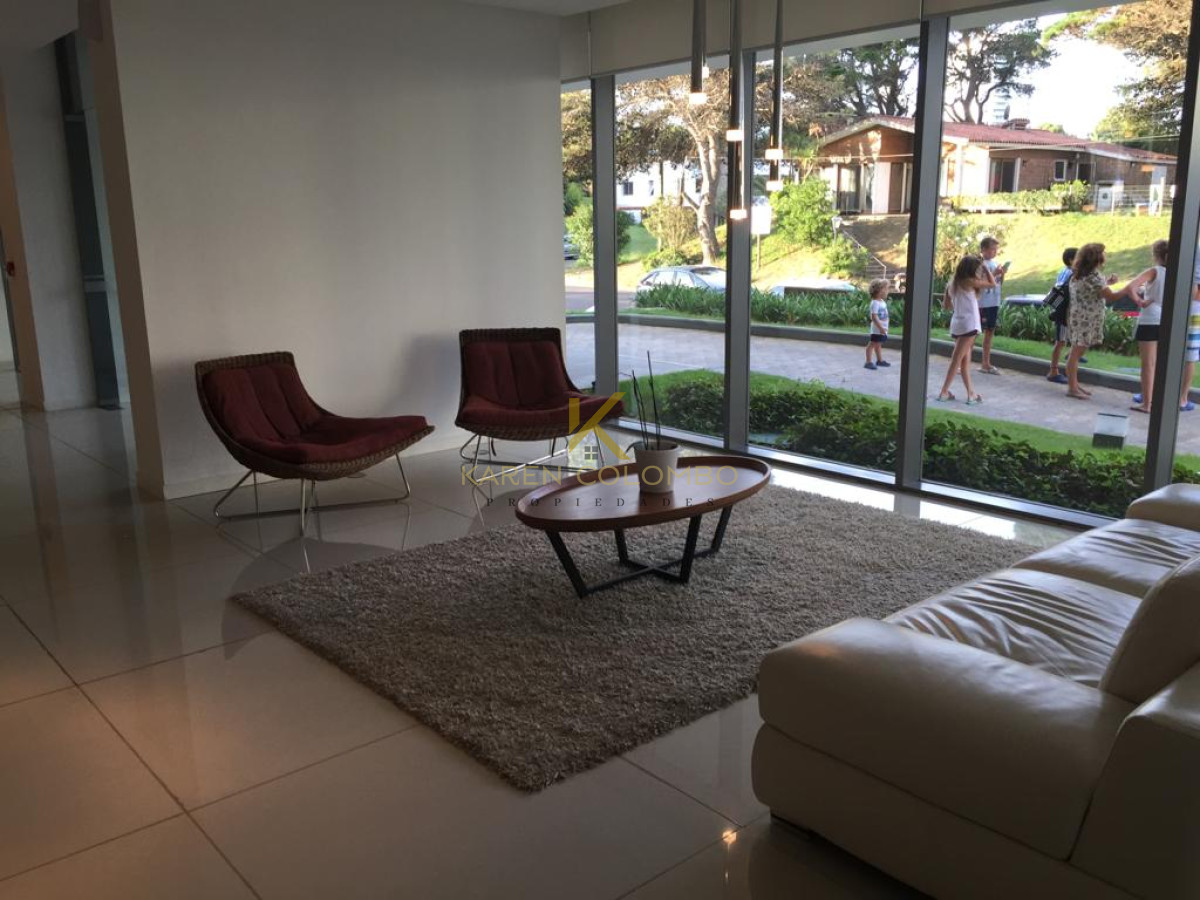 Apartamento ID.21094022 - Apartamento de 2 dormitorios en edificio Chronos , Punta del este  