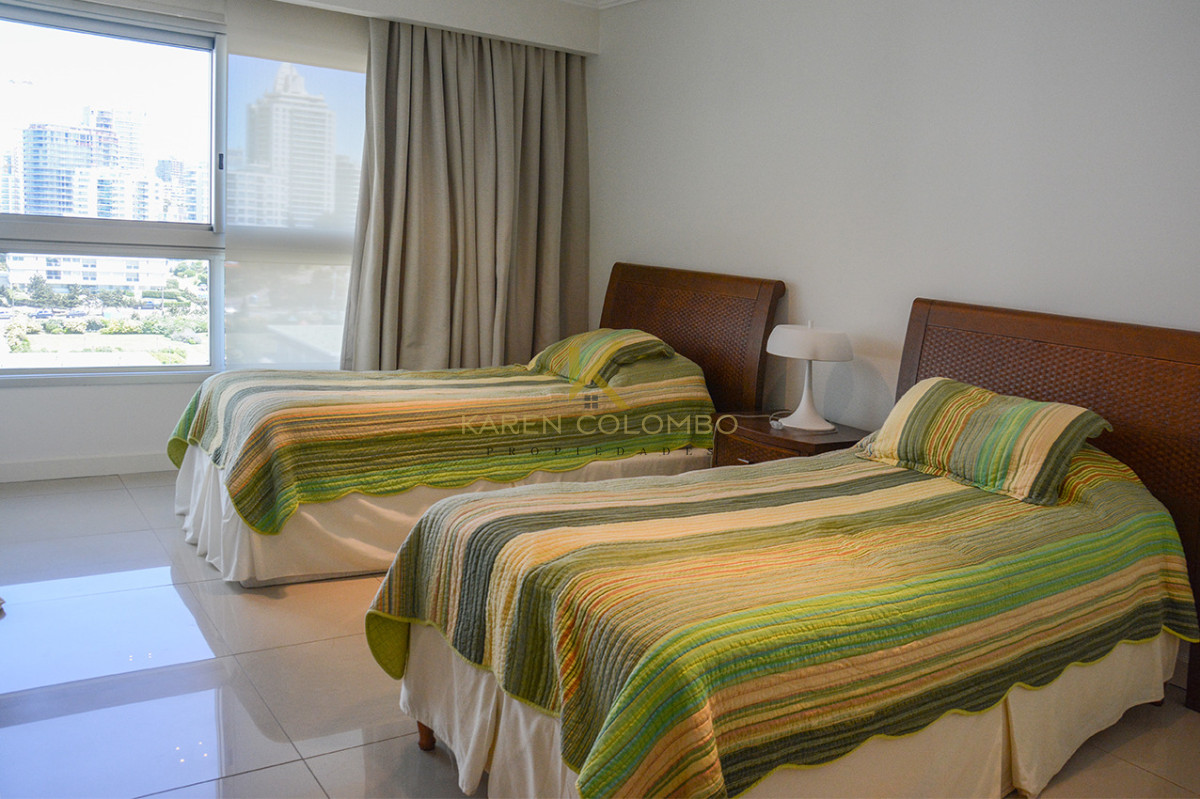 Apartamento ID.21096548 - Departamento en Torre Lobos en alquiler frente al mar, 3 dormitorios mas dependencia