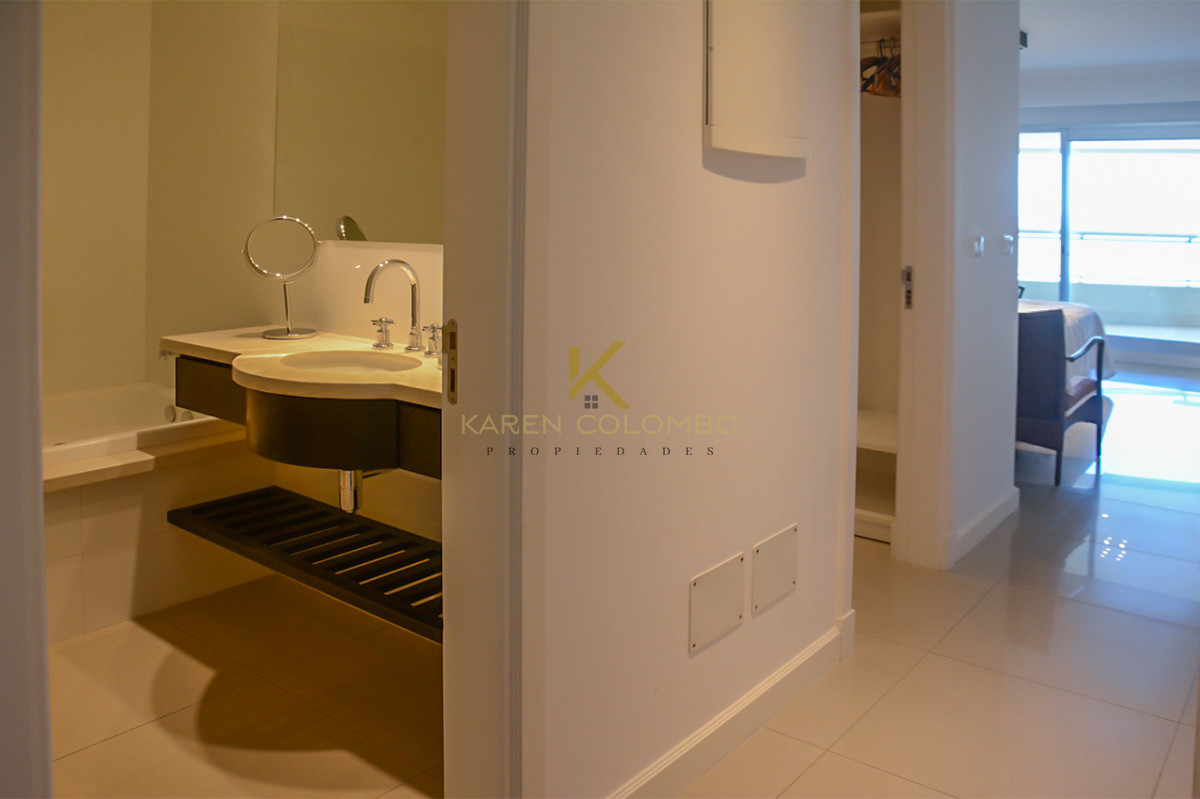 Apartamento ID.21096548 - Departamento en Torre Lobos en alquiler frente al mar, 3 dormitorios mas dependencia