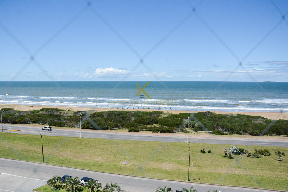 Apartamento ID.21096548 - Departamento en Torre Lobos en alquiler frente al mar, 3 dormitorios mas dependencia