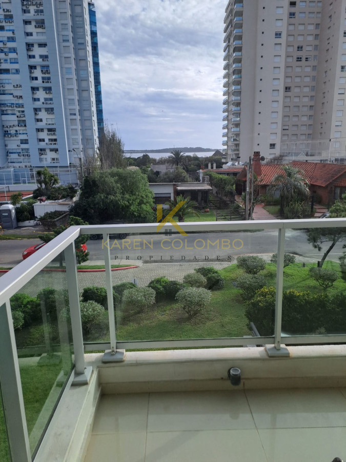 Apartamento ID.21096100 - Apartamento en Playa Mansa a la venta 3 Dormitorios con vista