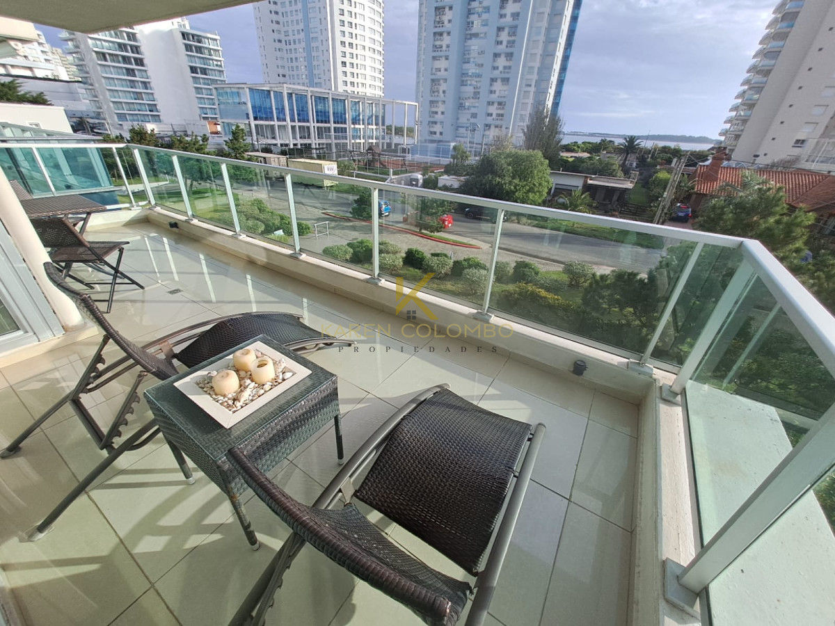 Apartamento ID.21096100 - Apartamento en Playa Mansa a la venta 3 Dormitorios con vista